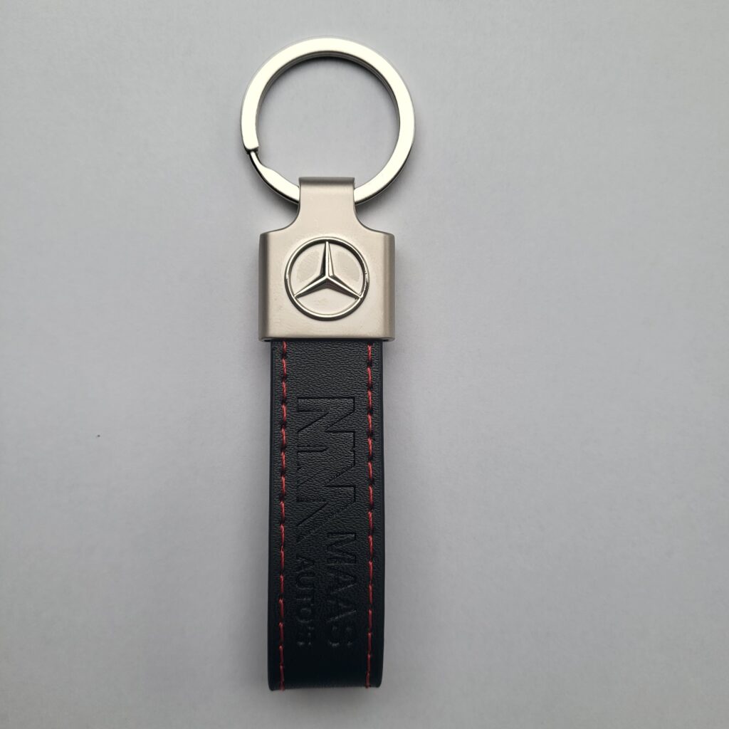 HEZHOUJI Voor Maybach Sleutelhanger, Compatibel met Mercedes-Benz Nieuwe S Klasse S600 S450 S560 S680 Auto Sleutelhanger Ring, Golden Wolf Head Black Key Rope